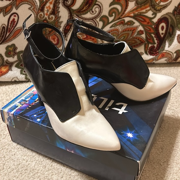 tildon black and white man made upper leather and fabric lining ankle strap - Picture 2 of 4